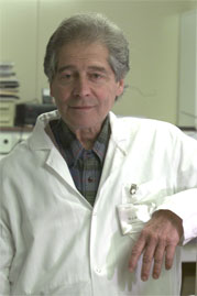 Jacques Benveniste in his lab