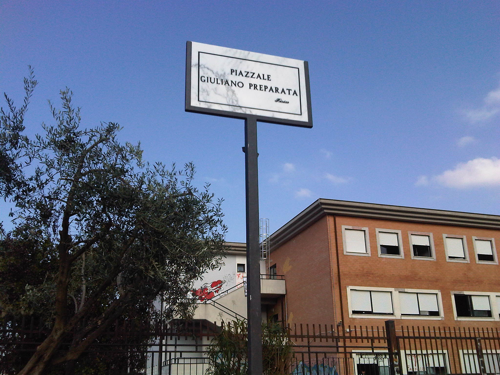 piazzale_giuliano_preparata_Grottaferata_20111111